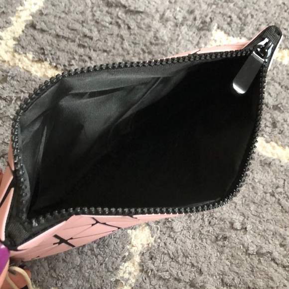 💕NWT Pink Geometric pouch/ cosmetic bag NEW - Picture 4 of 4